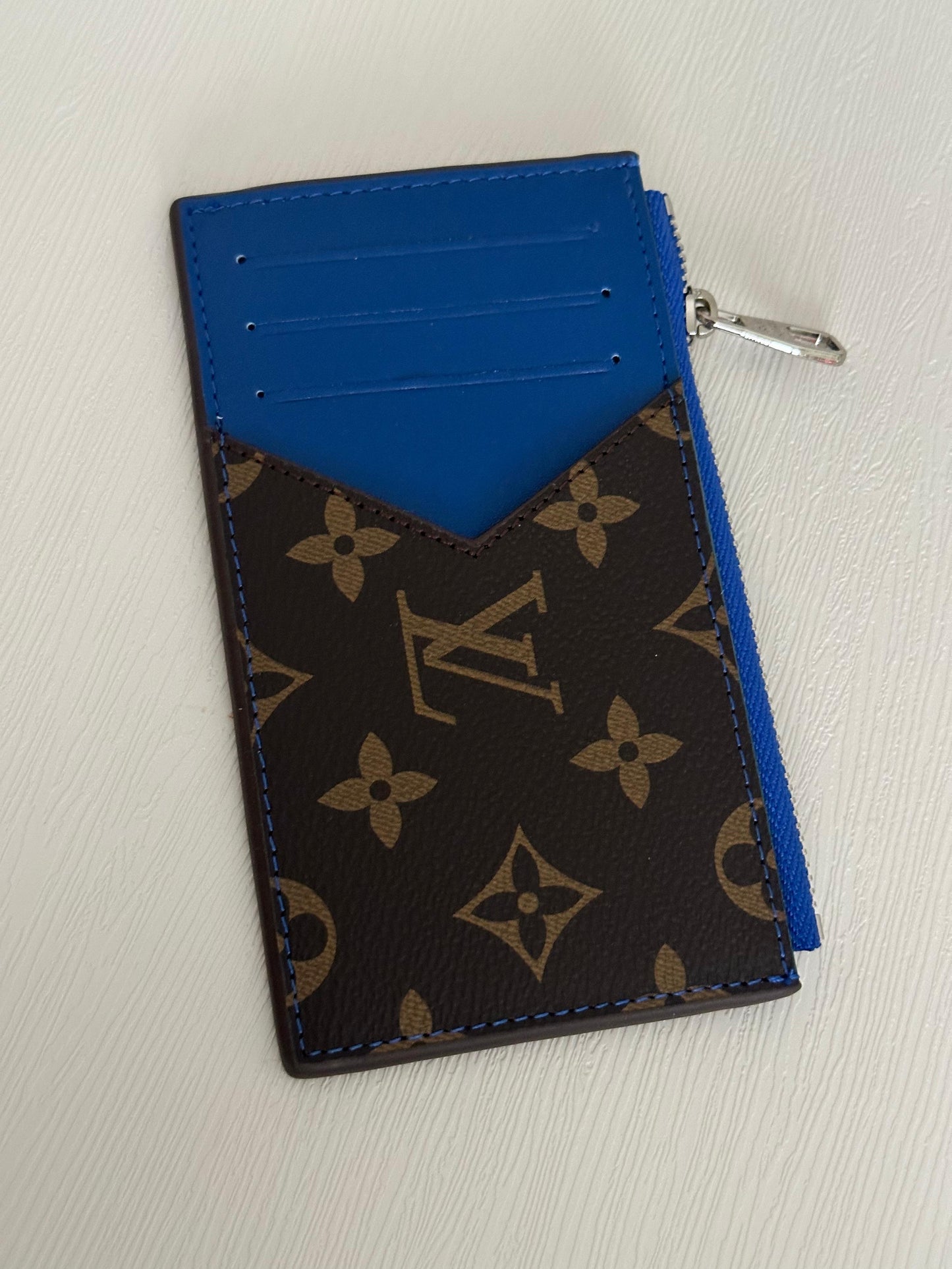 Two-color cardholder