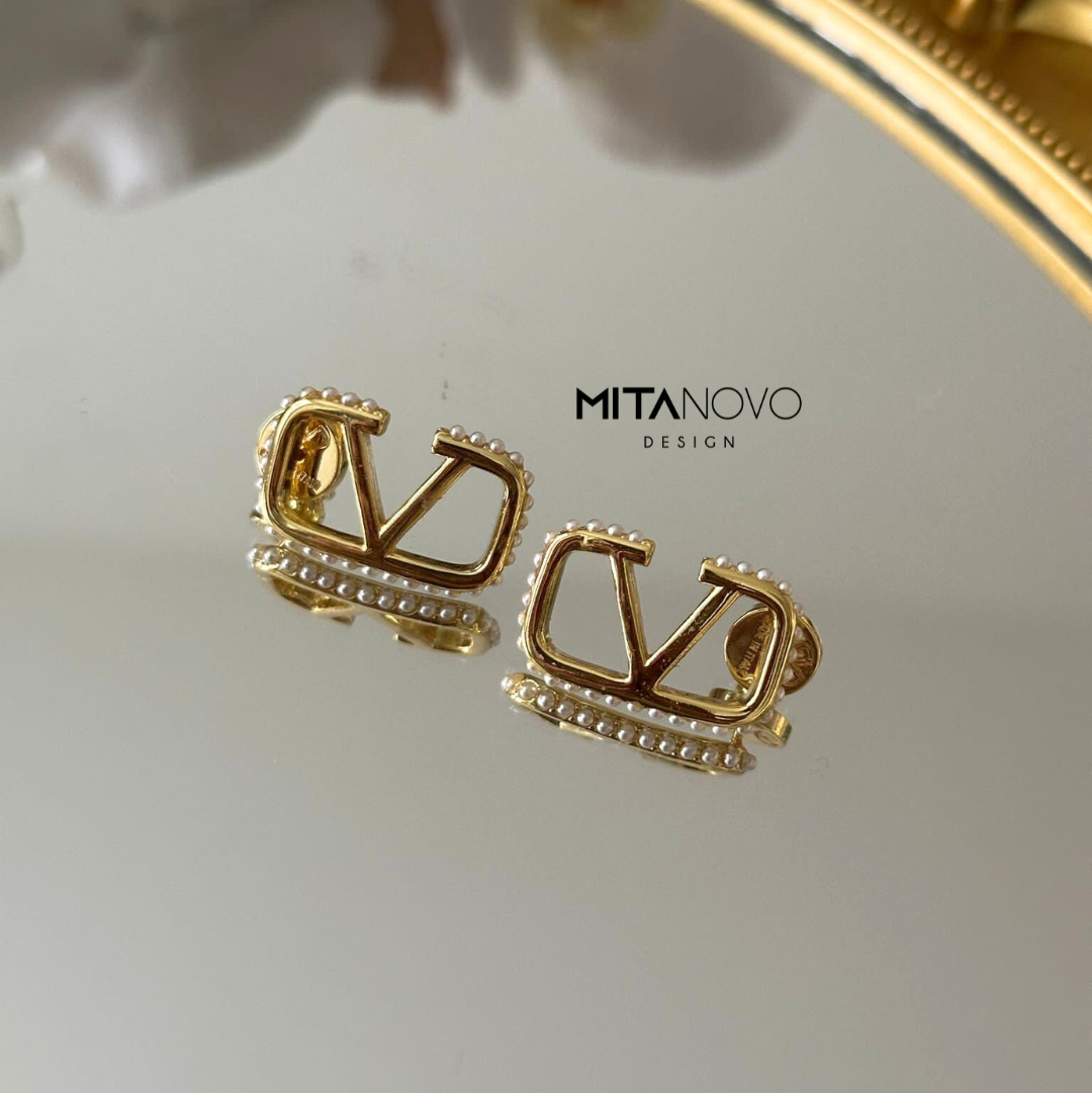 Gold Earrings with Pearl