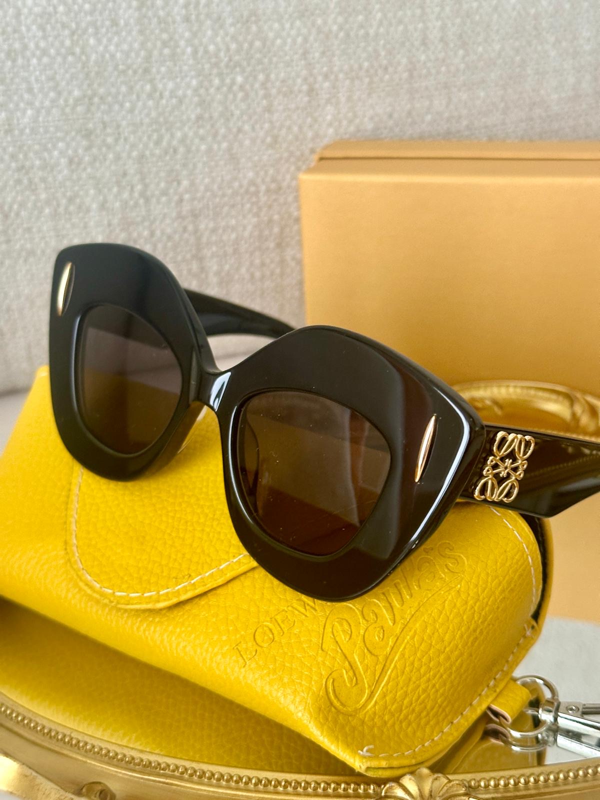 Black sunglasses