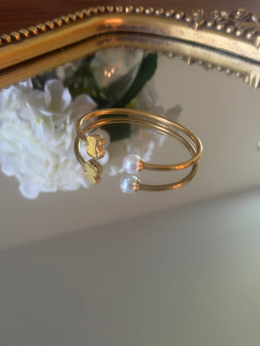 Gold cuff Bracelet with pearl