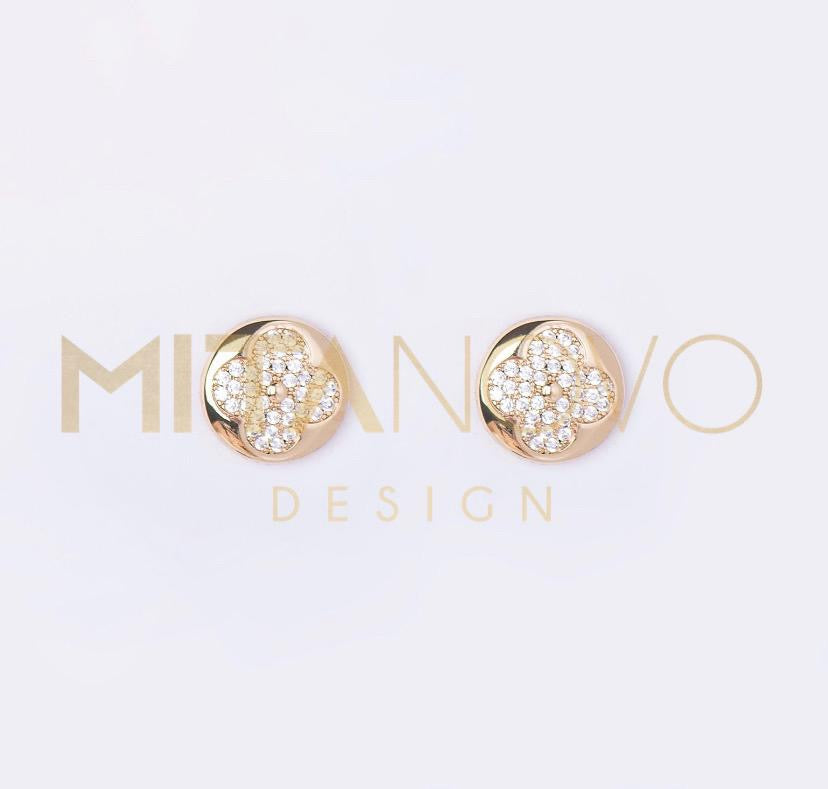 Gold Round earrings with stone.