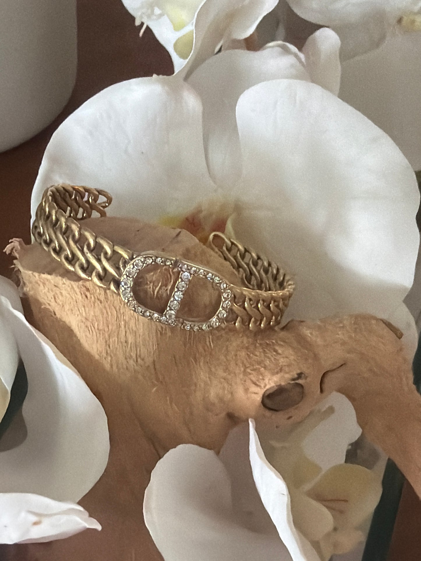 Cuff bracelet with stone