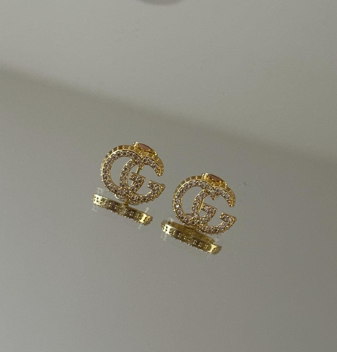 Gold earrings with Stone
