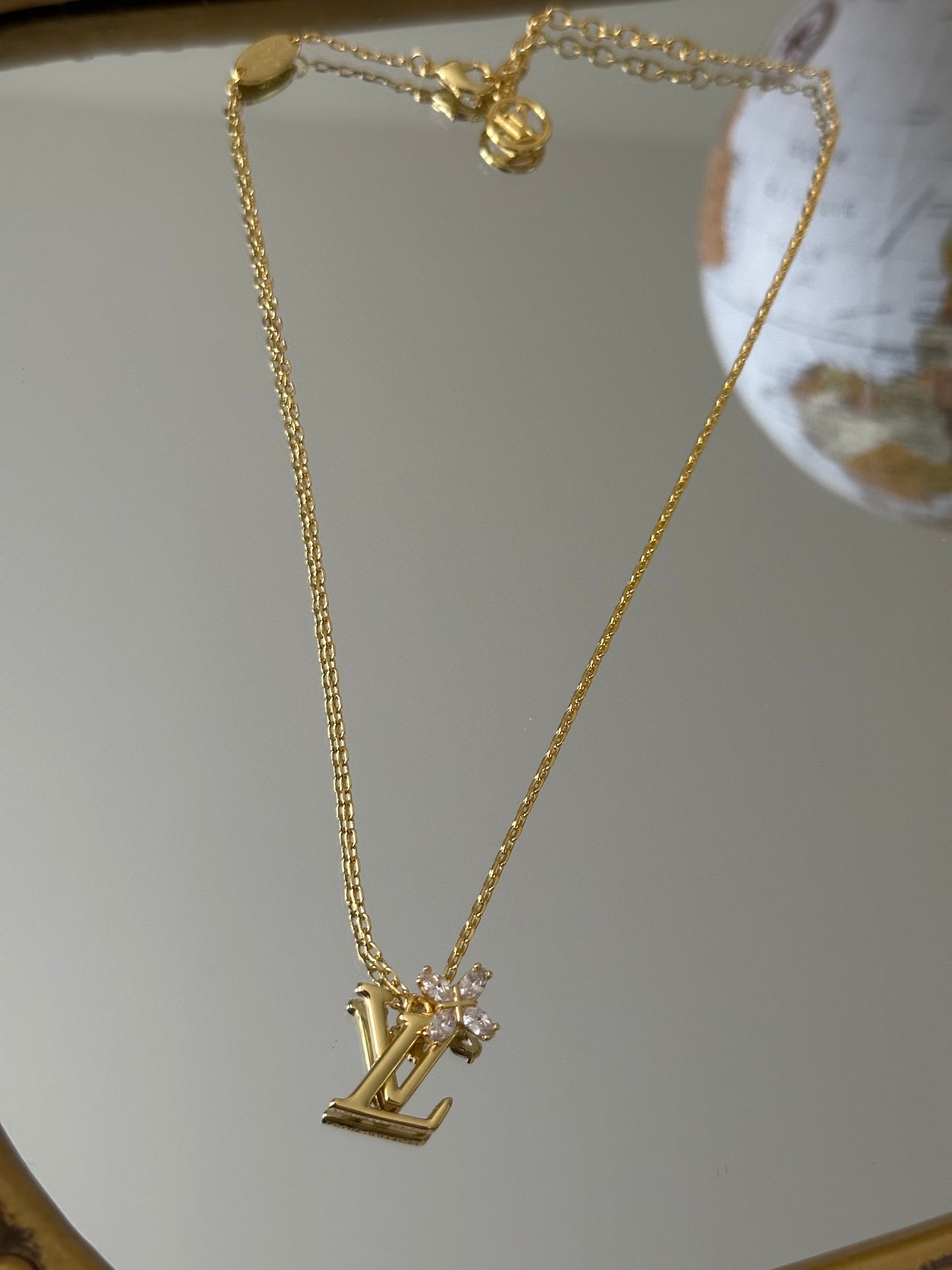 Gold pendant Necklace