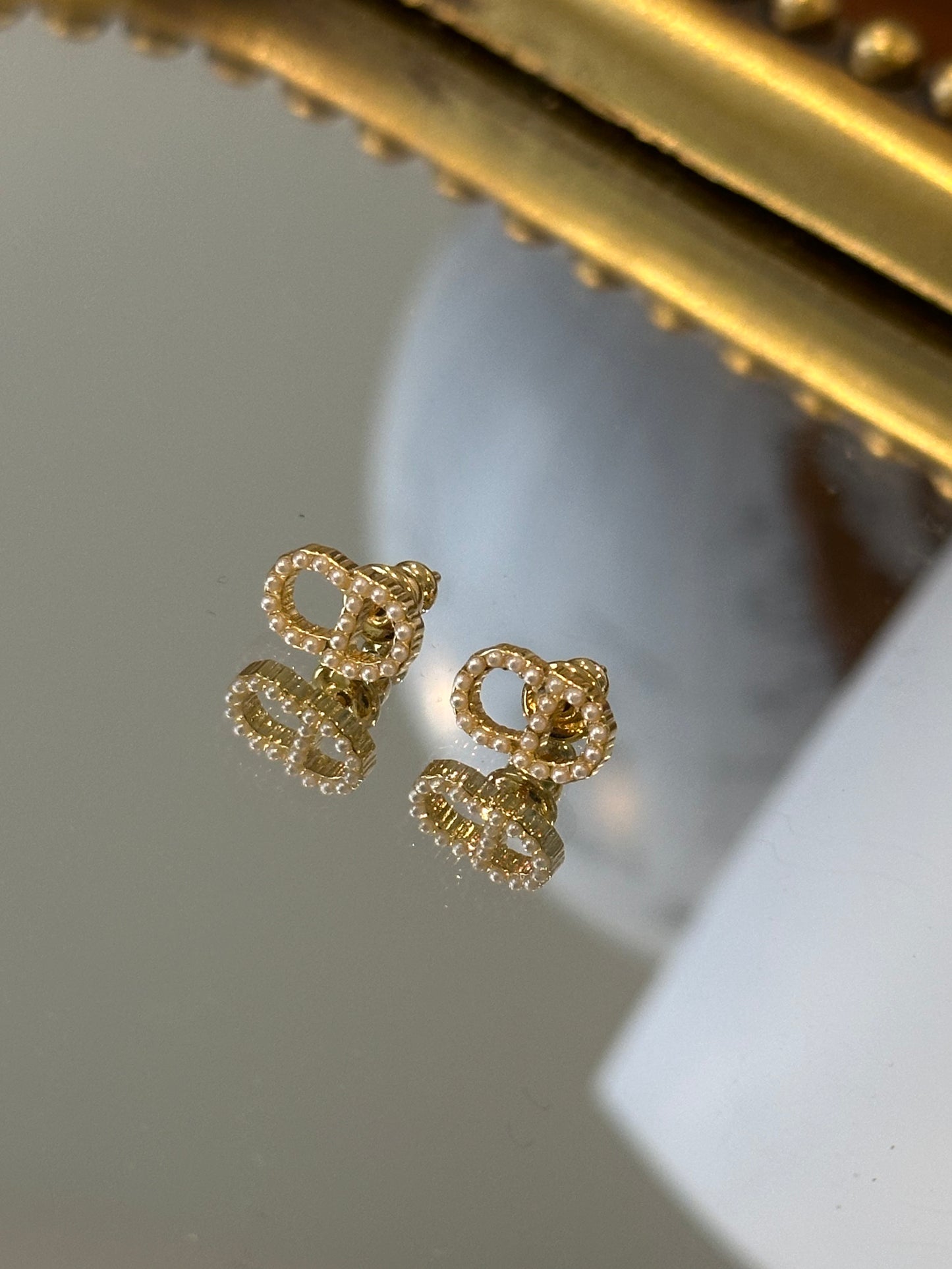 Mini pearl Earrings