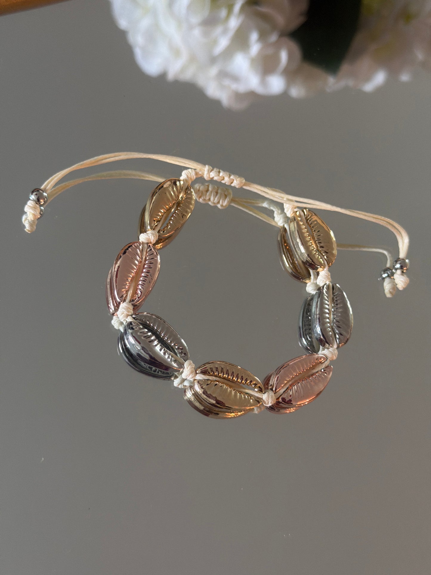 Adjustable shell bracelet