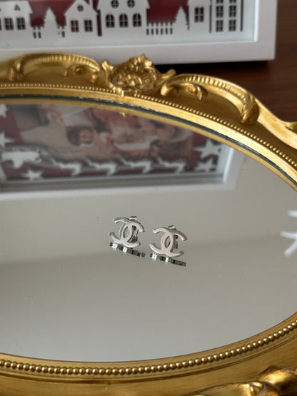 Studs earrings