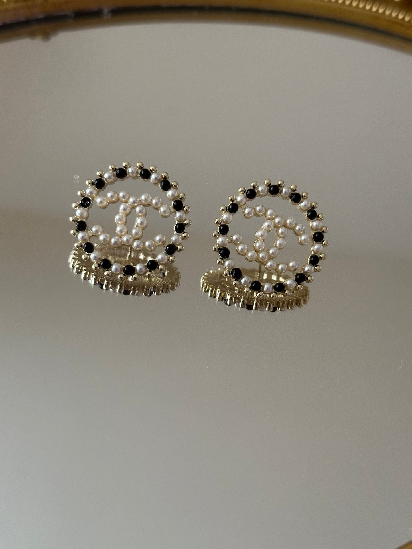 Round black pearl earrings