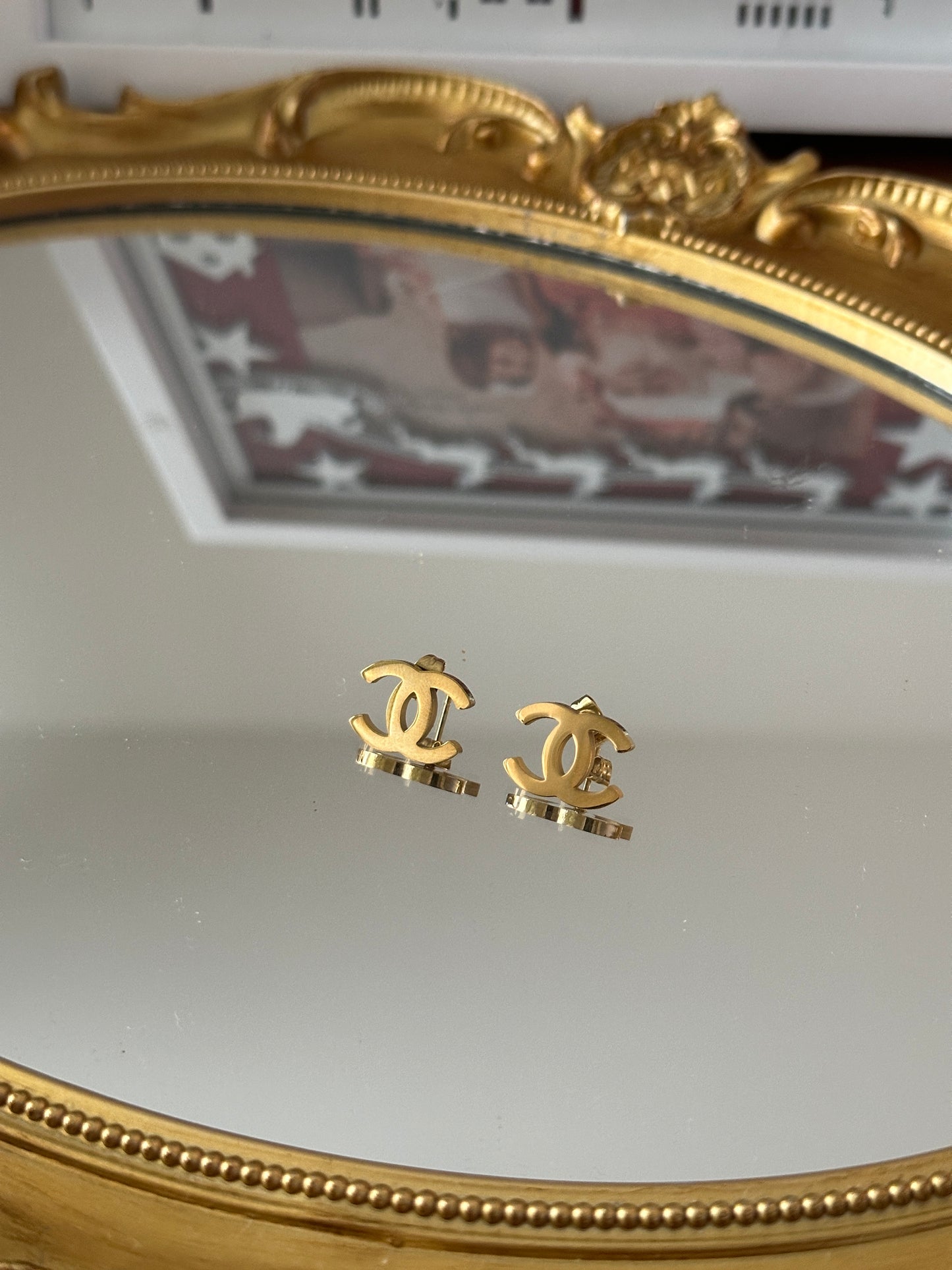 Studs earrings