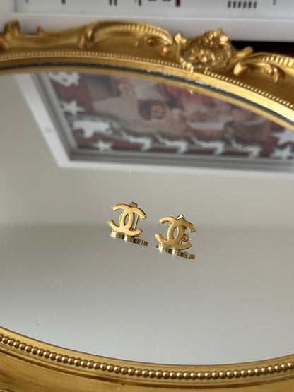 Studs earrings
