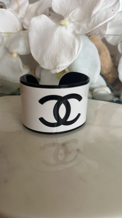 Acrylic bracelet