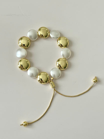Ajustable Pearl and Gold bracelet
