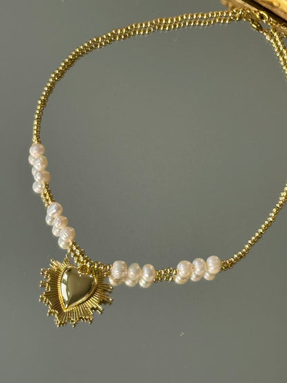 Collar corazón dorado con perlas
