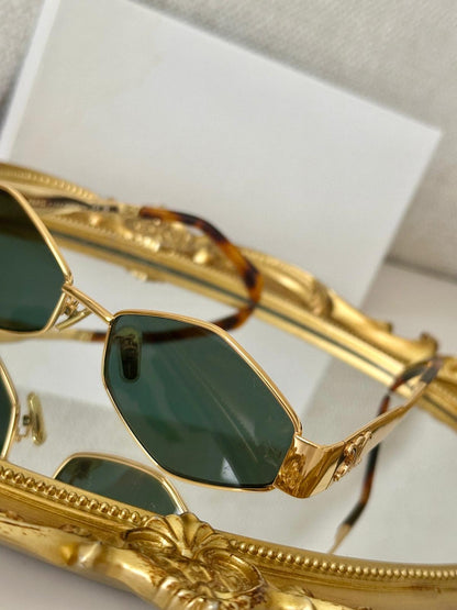 Asymmetric sunglasses
