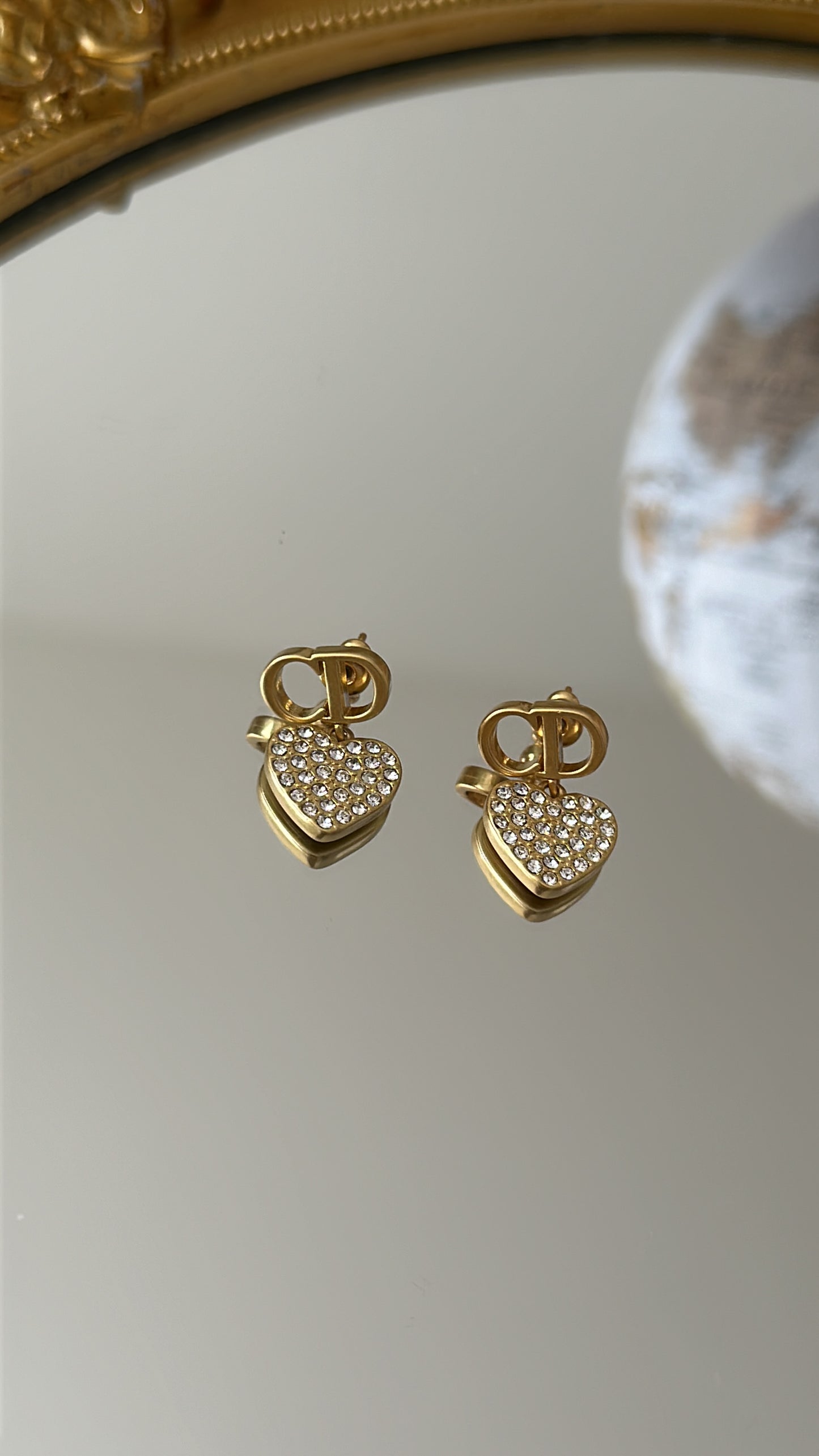 Dsngling heart earrings