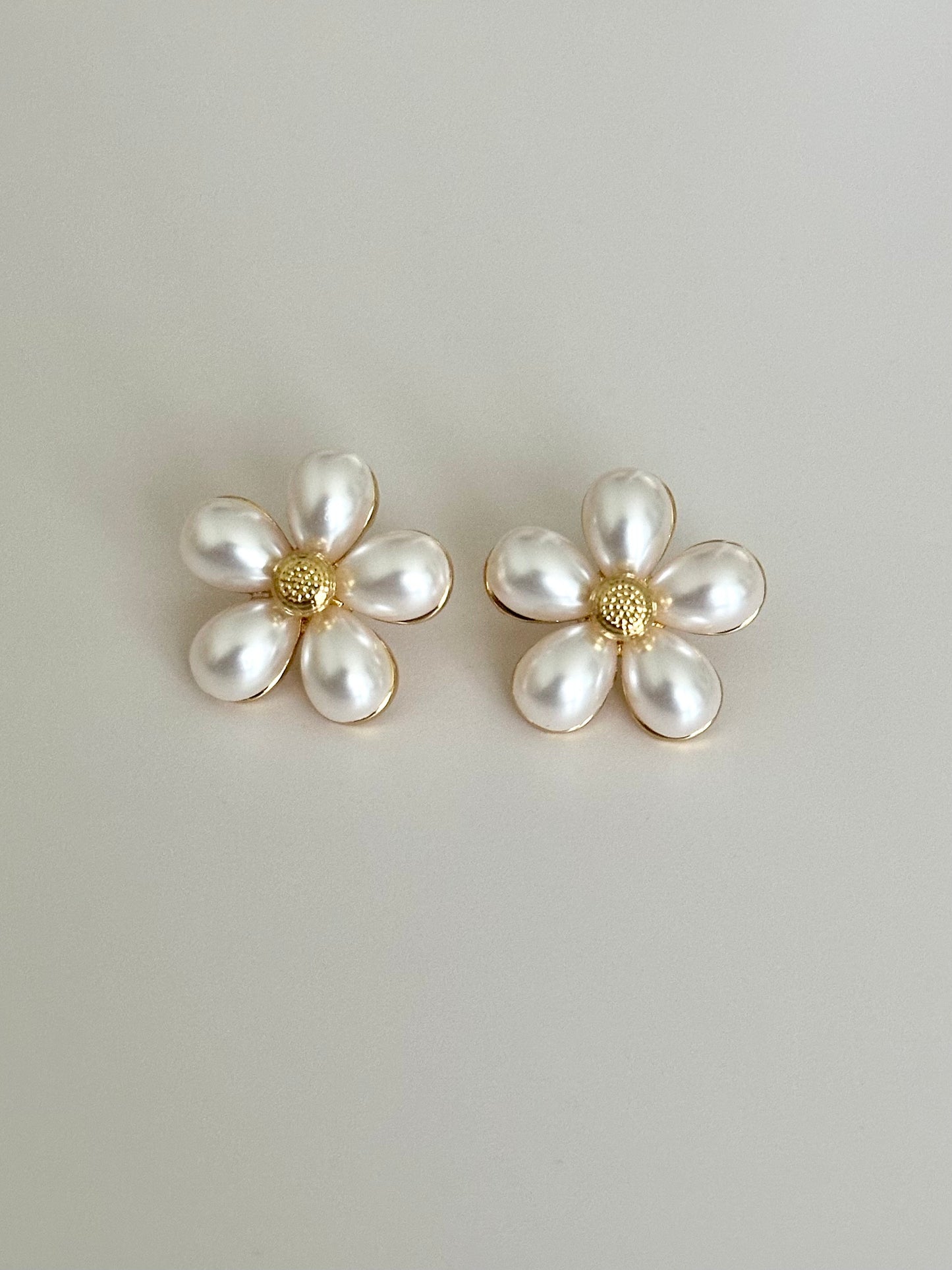 Flower studs
