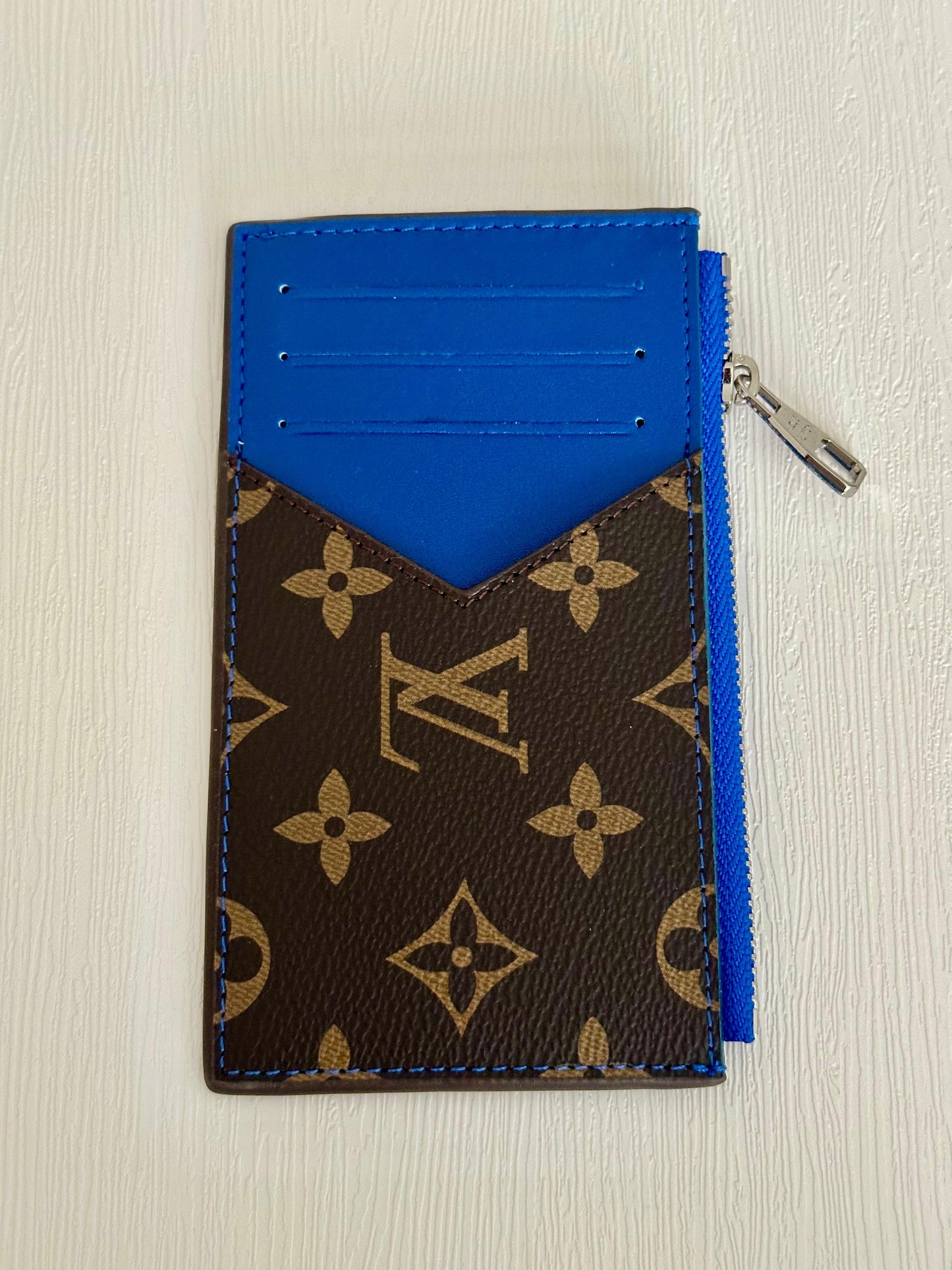 Two-color cardholder