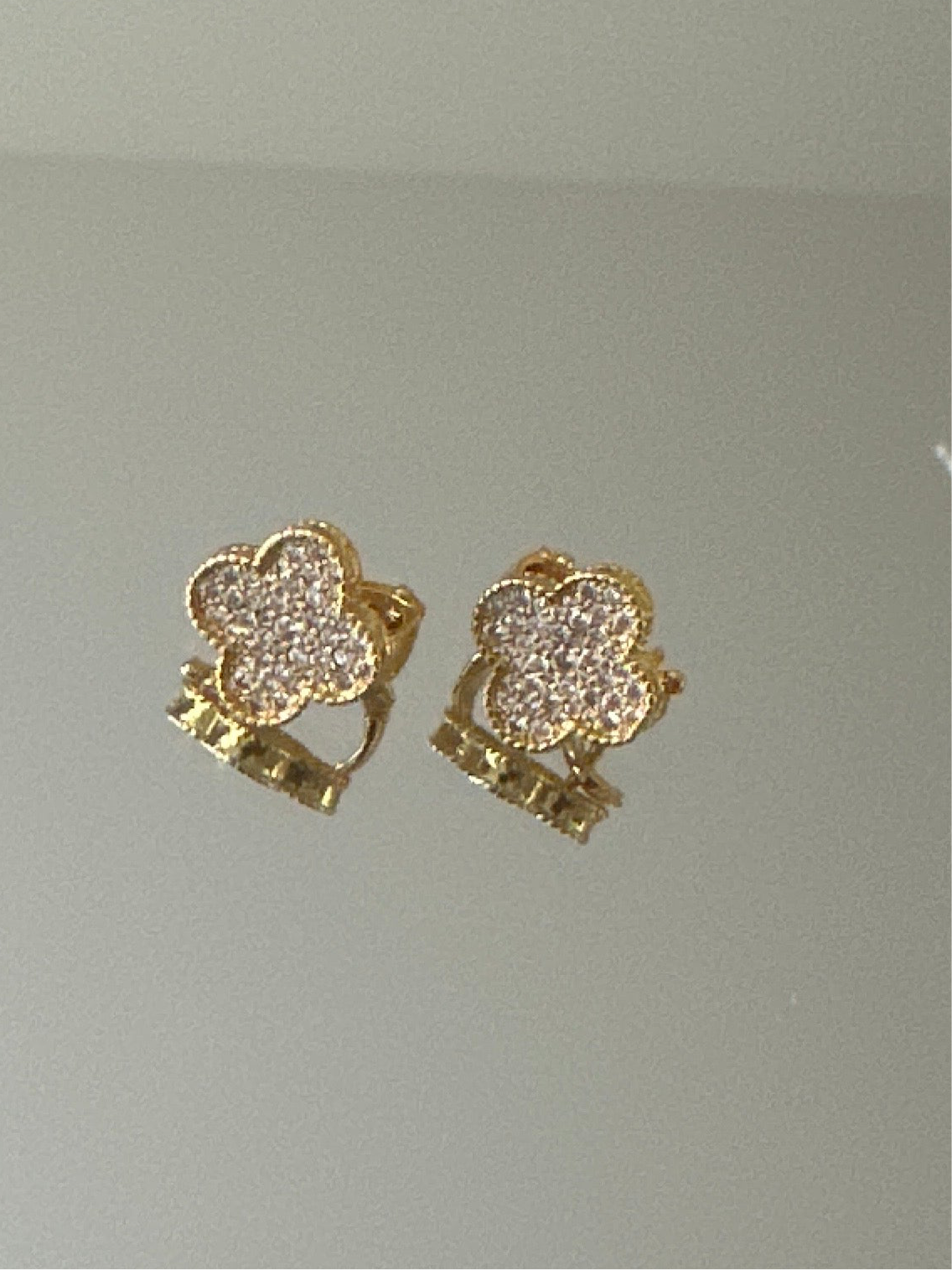 Gold Earrings with stone