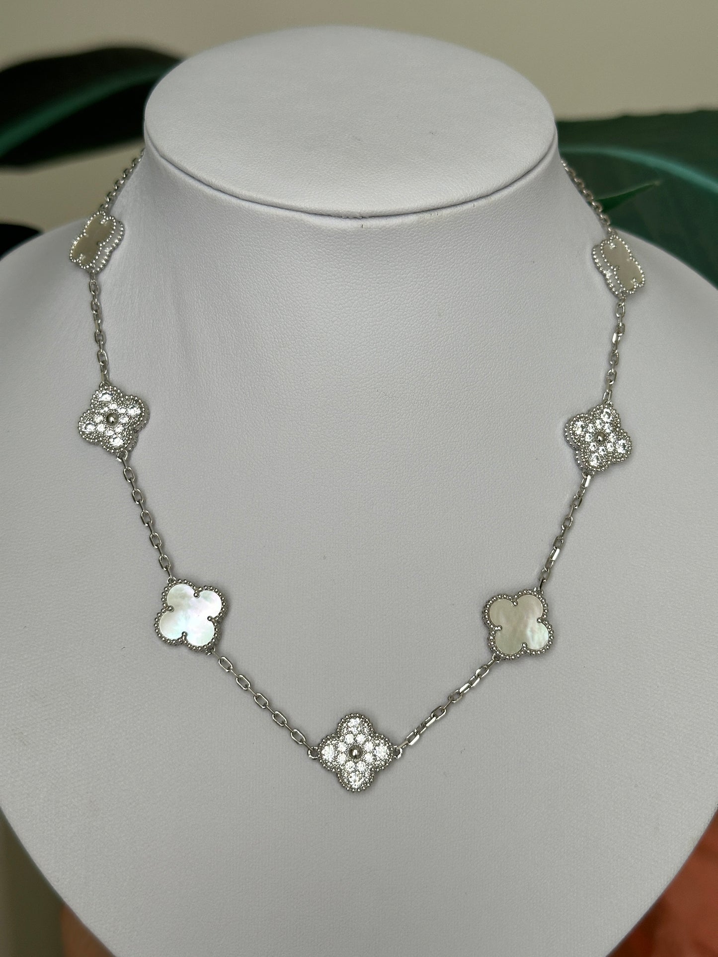Necklace of 10 flowers