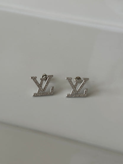 Studs with stone