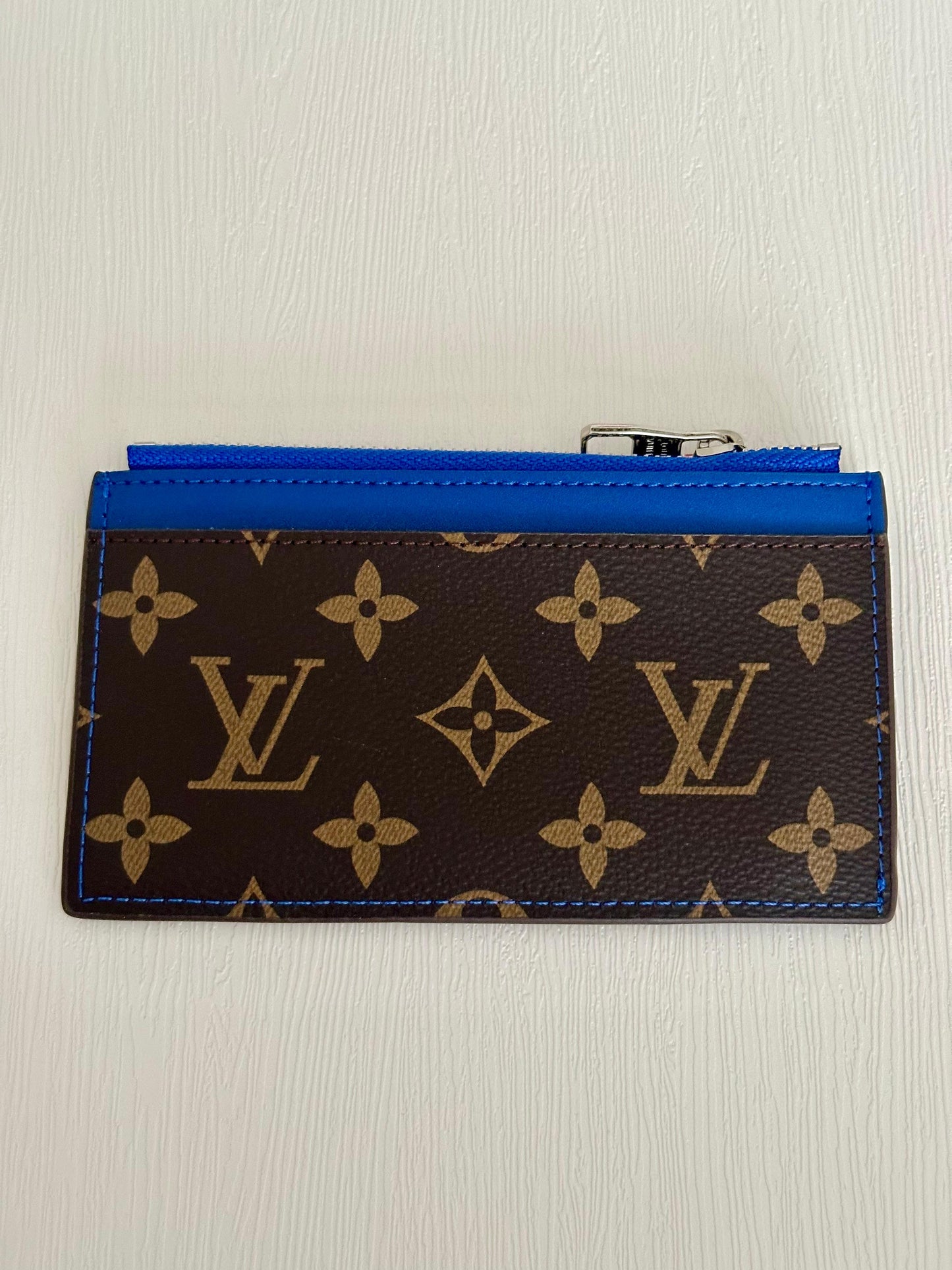 Two-color cardholder