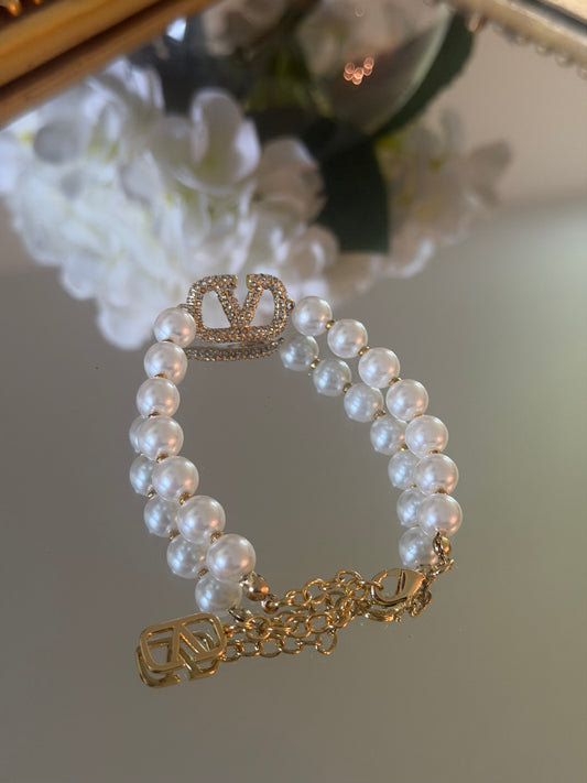 Pearl Bracelet with stone