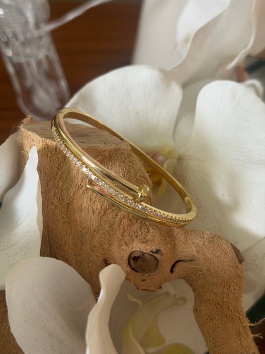 Bracelet with stone