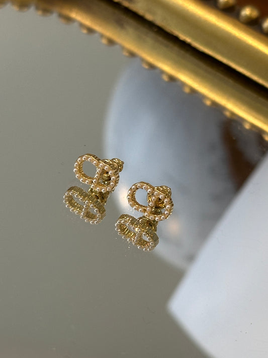 Mini pearl Earrings