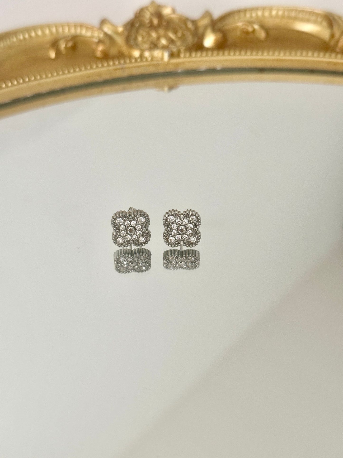 Mini earrings with stone
