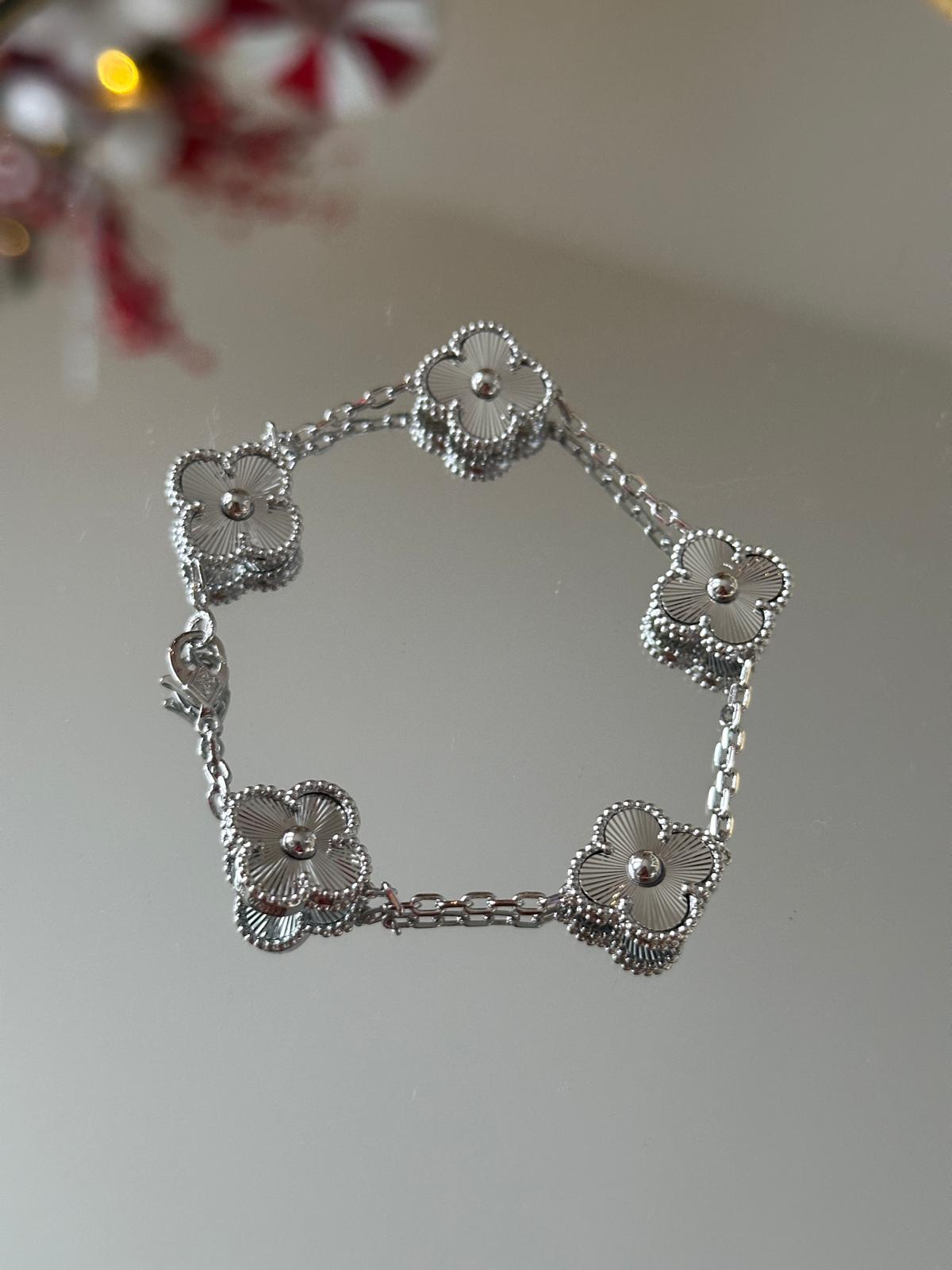 Clover bracelet